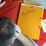 Dossier surendettement recevable et huissier